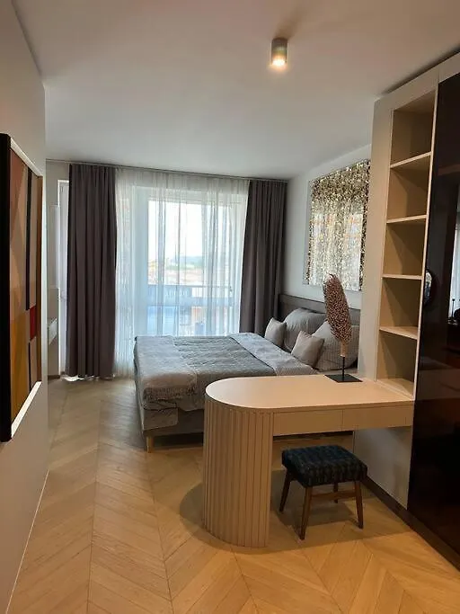 Luxe Apartment Near The Airport Prague